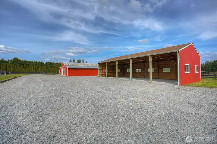 60' X 30' - Five bay pole building - ideal for equipment storage, RV parking or workshop space