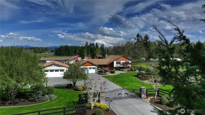 Equestrian estate bespoke! This outstanding setting with view of Mt. Rainier is just waiting for you to call it home!