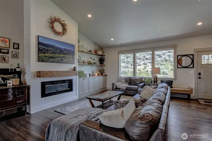 Floor to Ceiling Electric Fireplace