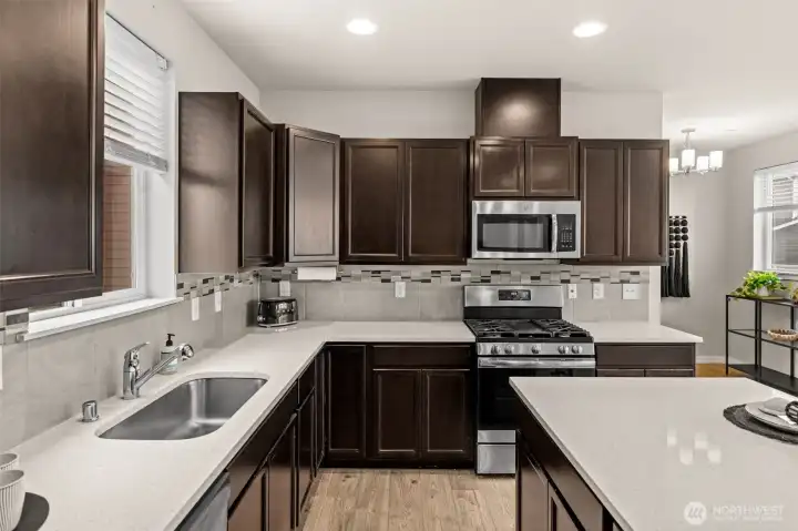 Chef's kitchen with gas range Chef's kitchen with gas range