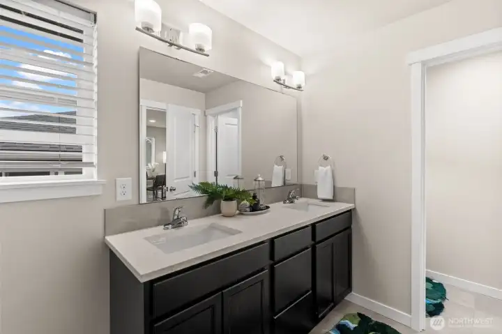 En suite in the primary En suite in the primary