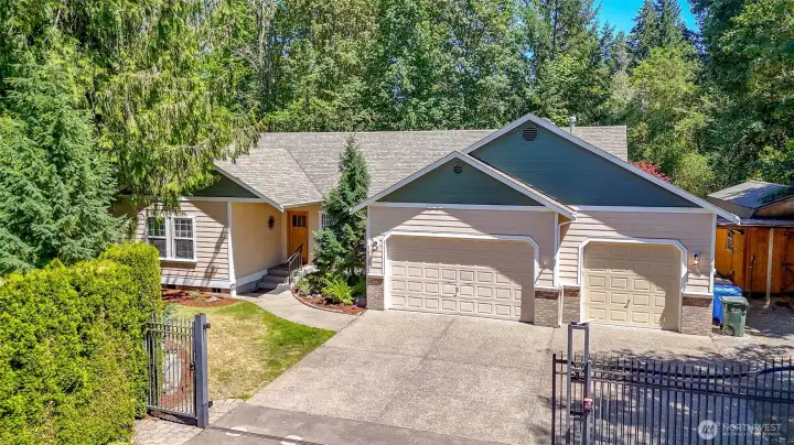 Lovely custom home with gated entry on 4.77 wooded acres! Lovely custom home with gated entry on 4.77 wooded acres!
