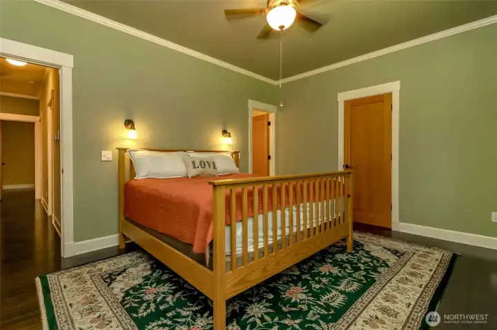 Primary with 5 piece ensuite and walk-in closet. Primary with 5 piece ensuite and walk-in closet.