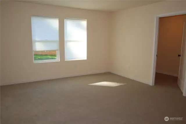 primary bedroom 14'x17'