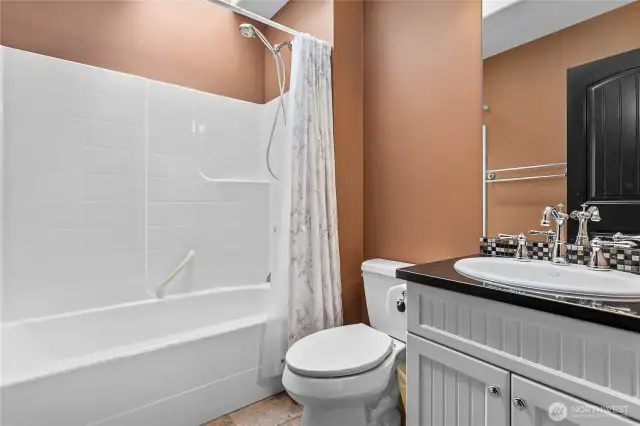 Upper full guest bathroom.
