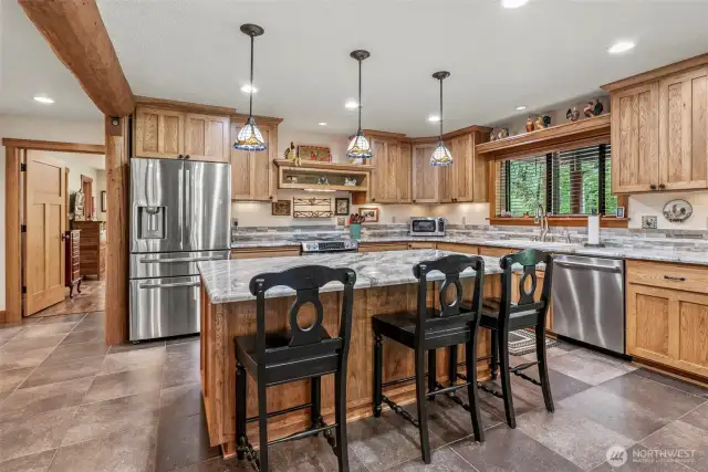 Hickory cabinets, granite countertops, High end appliances.. This space is BEAUTIFUL  Plenty of room for food prep in this country kitchen. The drawers on the Island are the FULL width of the island.. that is amazing.. SO MUCH STORAGE in this kitchen!