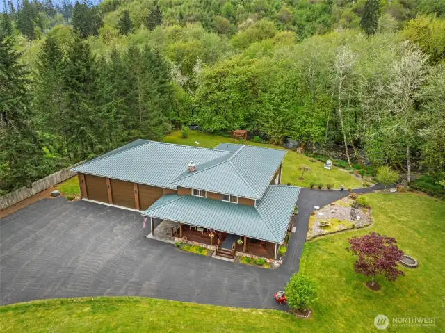 If you are looking for privacy, peace and quiet.. it doesn't get much better than this home.. on just under 3 acres, with creek frontage and that shop.. This house is built for you! Its like living in your very own park..