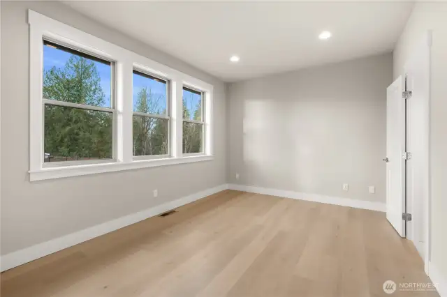 office with closet/5th bedroom