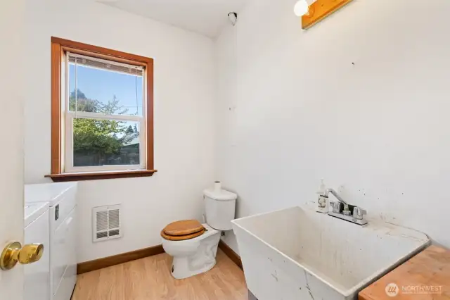 Utility room with 1/2 bath and washer/dryer