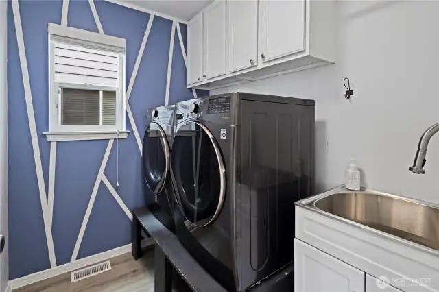 Laundry room with wash sink