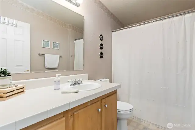 Bathroom between bedrooms of the family room.