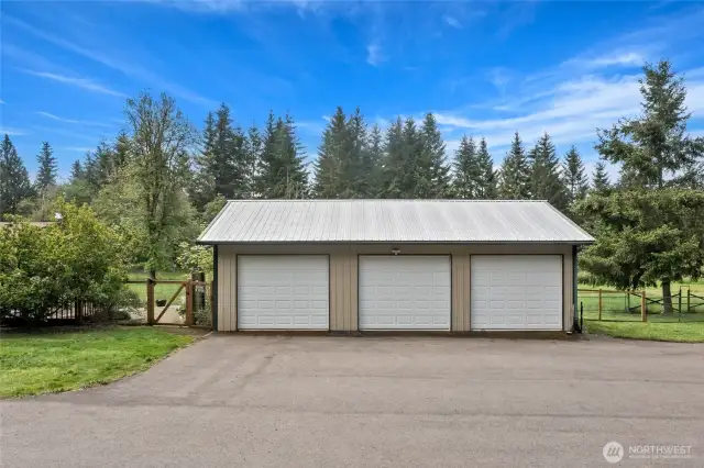 Huge 3 bay shop with metal roof.