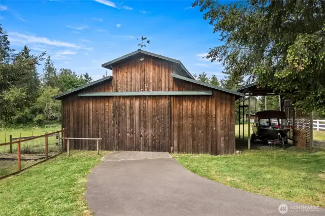 Gahh!! A cedar barn built from the timber on the property!