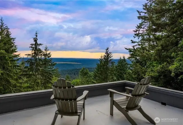 An incredible space to enjoy glorious sunsets!