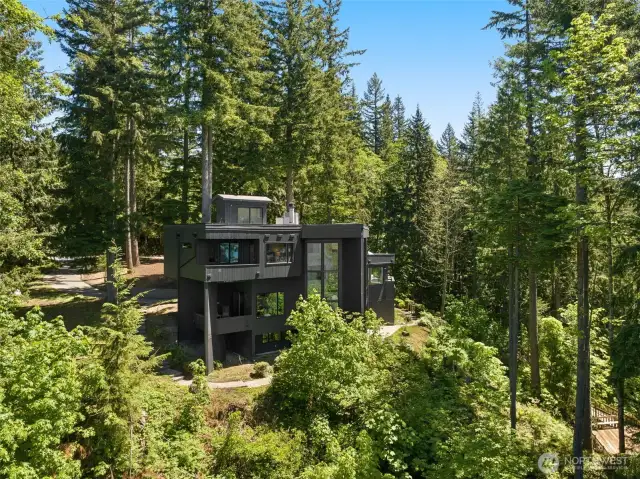 This property sits at the end of SE 154th and enjoys an unique vantage over all of the other home in the neighborhood.
