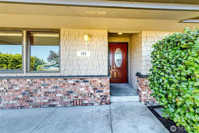 Inviting front door.