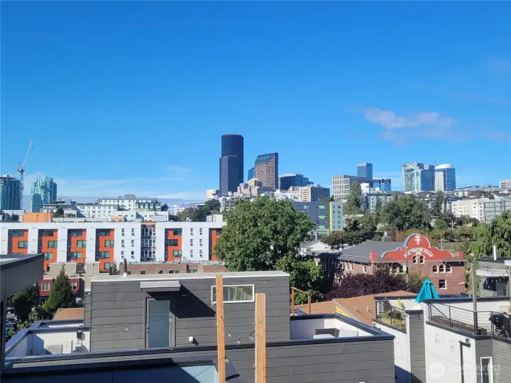 Views of the Seattle skyline from 2 rooftop decks