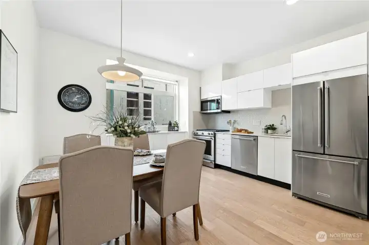Open kitchen with generous eating area lit by a Portuguese ceramic table lamp.