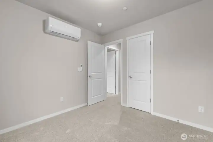 Photographs are for illustrative purposes only. Features, finishes, interior/exterior colors, landscaping and floorplan shown may vary from actual homes built.