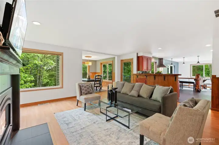 There is a great open-concept floorplan with the kitchen overlooking the family room ~ so the chef is always part of the party!