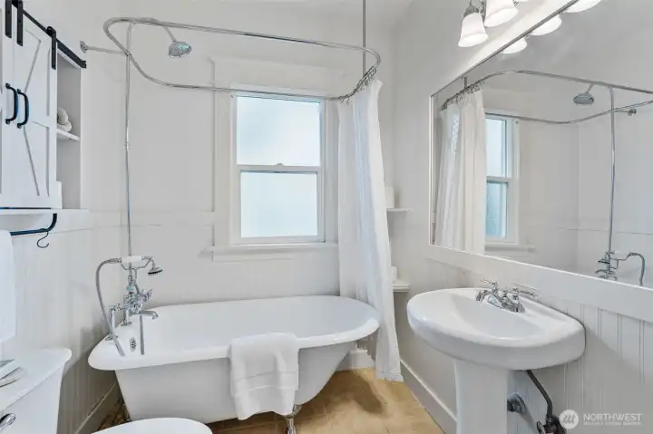 Full bath with clawfoot tub