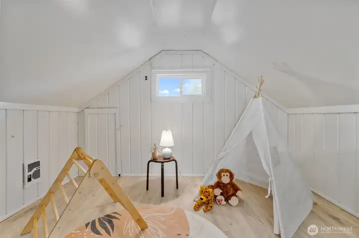 Zone 3 - Office? Bedroom? Storage?