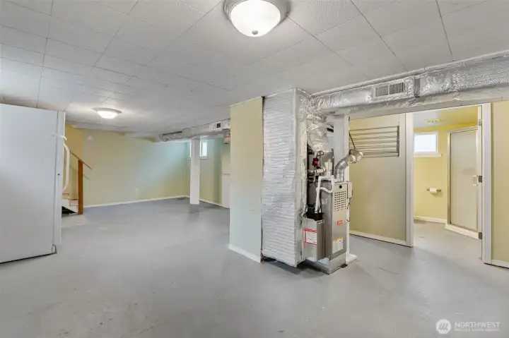 Lots of room to play, store, work!