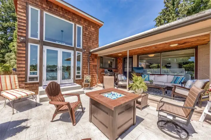 Concret patio and covered patio gives so much room for entertaining. Concret patio and covered patio gives so much room for entertaining.