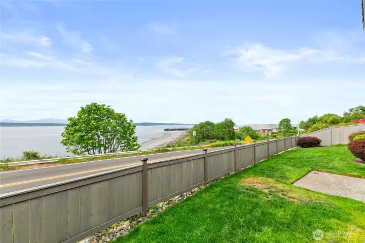 Low maintenance yard -  easy to fully fence ! Ideal for pets, croquette or gardening.