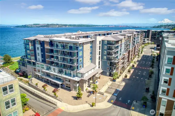 Baker Condominium