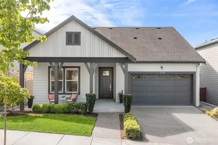Harbor Vista is a stylish community, built in 2021 by Toll Brothers.