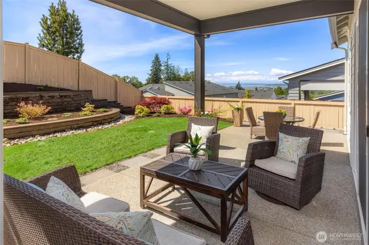 This back yard is fully fenced!