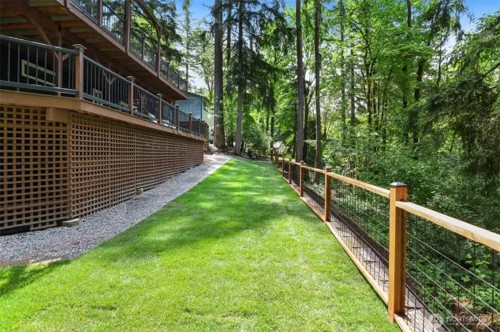 Backyard backing to greenbelt gets plenty of afternoon sun. Backyard backing to greenbelt gets plenty of afternoon sun.