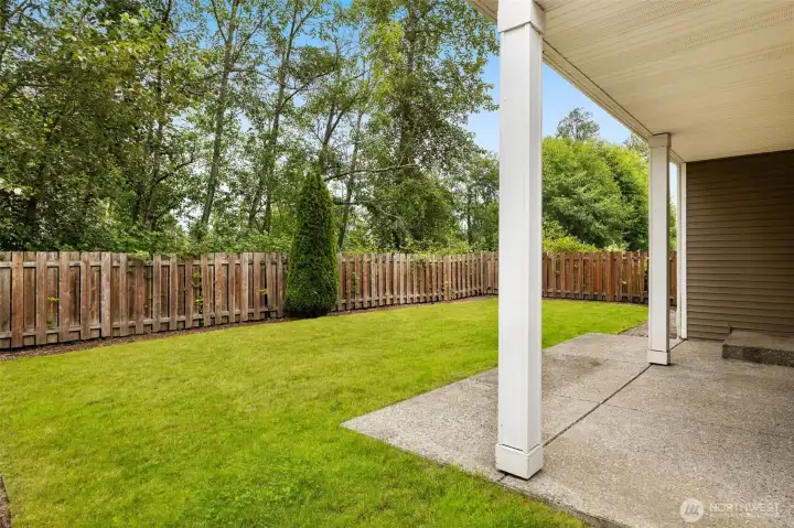 Landscaped yard backing to dedicated wetlands, no neighbors peering in. Landscaped yard backing to dedicated wetlands, no neighbors peering in.