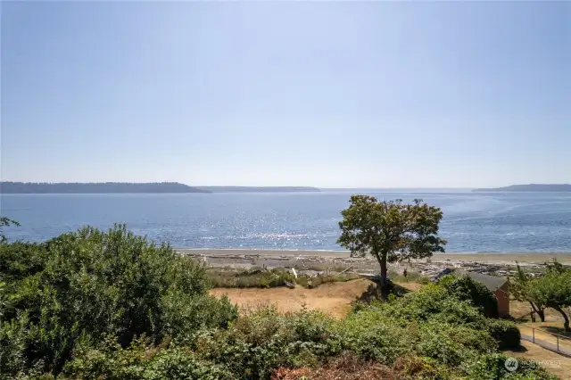 Community beach access at Dilworth Point!