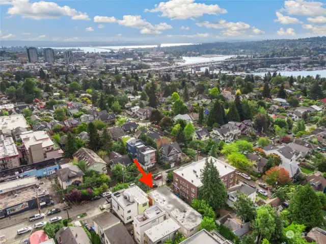 This Mid Century 8 unit is zoned L2M for possible future development, prime location to downtown Seattle, Queen Anne and University of Washington. All 1 bedroom-1 bath units are all occupied with upside potential to increase rents.