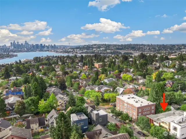 Great location in the heart of Wallingford, minutes to downtown, Lake Union and steps to all the cafes, boutique shops and pubs.