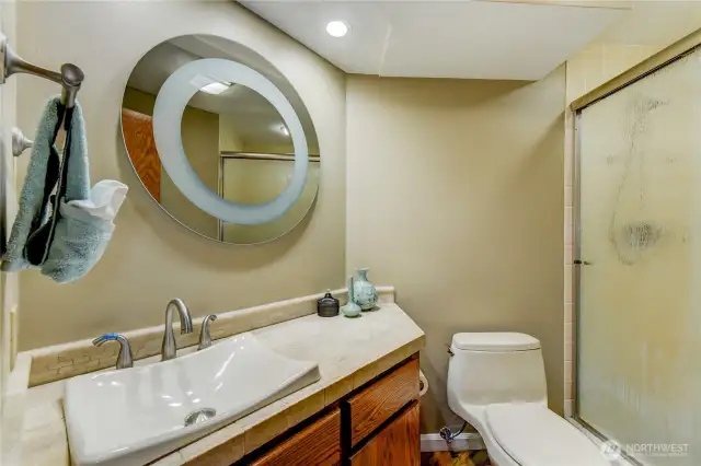 Main bath near guest room
