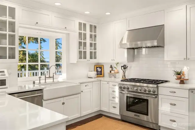 The kitchen was completely updated in 2018 with an undermount white porcelain farm sink, new stainless steel appliances, quartz countertops and classic white subway tile backsplash.