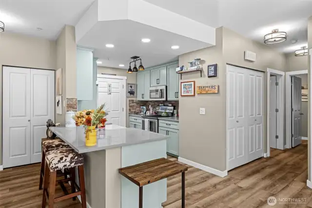 Casual, convenient, and right where the action is—pull up a stool and enjoy island seating that’s perfect for coffee, quick bites, or catching up.