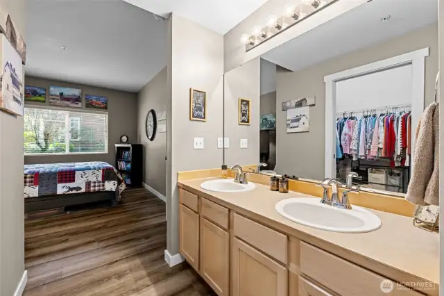 Dual sinks plus a separate space for the shower and commode make busy mornings a breeze.