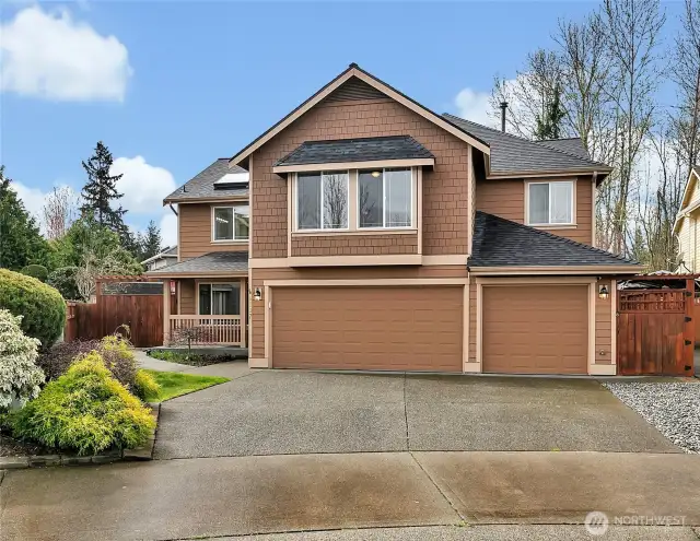 This beautiful home sits on a quiet cul-de-sac in the Renton Highlands. A wide driveway offers lots of off-street parking.