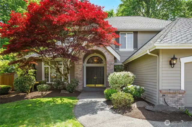 This quality residence welcomes you with a grand two-story entry, flowing seamlessly into open living spaces, elegant formal living and dining rooms, a spacious kitchen and family room, a main-level guest room or home office —all designed for effortless living and entertaining.