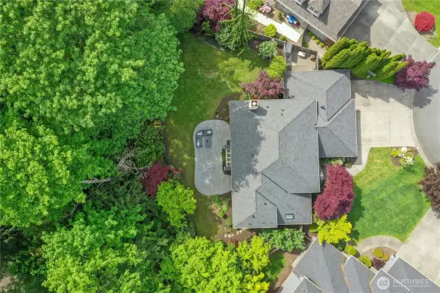 From the moment you arrive, you’ll be captivated by stunning curb appeal, mature landscaping and lush greenery enveloping a large private cul de sac lot.