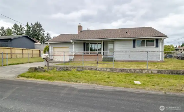 Fenced 5,000 sf corner lot