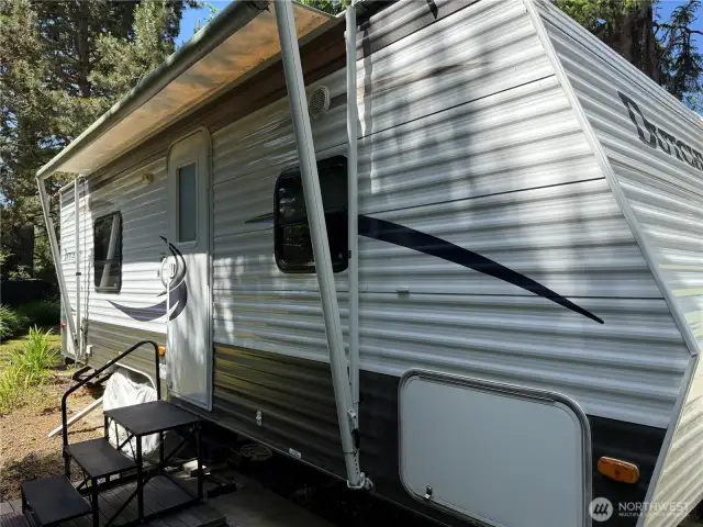 2nd trailer 26'. Guest trailer