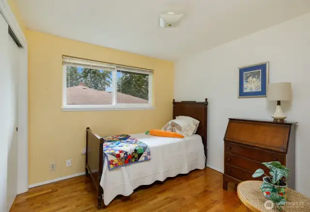 Middle Bedroom