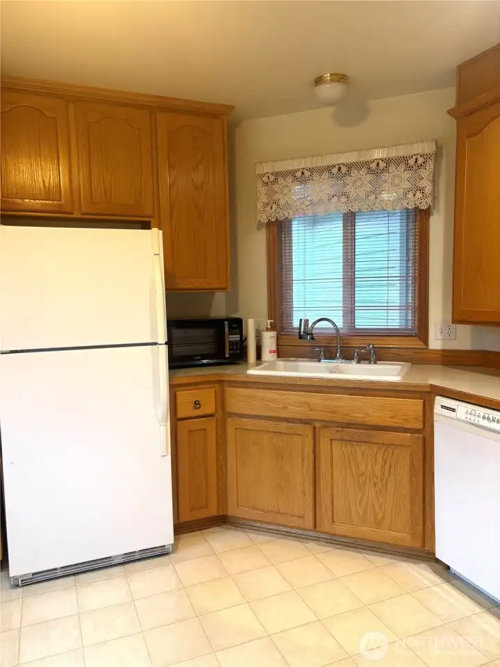 Corner sink