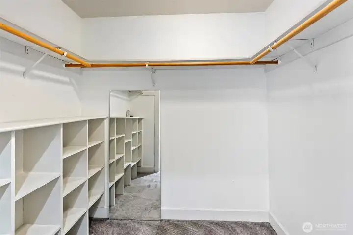 2 walk in closets in the primary!