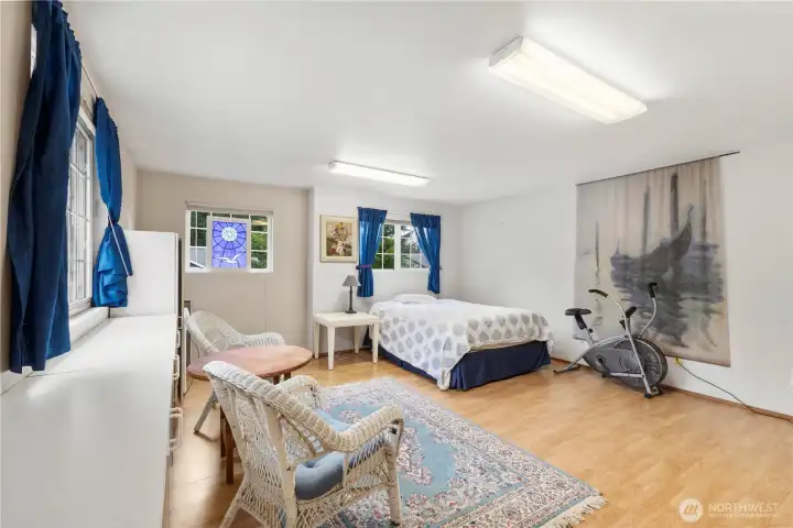 Upstairs bonus room/rec room. SO much room for activities!